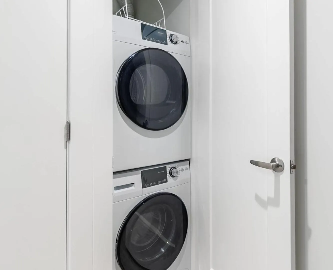 Modern 3Br Apartment Steps From High Park Toronto